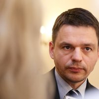 Комиссия Сейма наказала Шноре за слова про "русскую вошь"