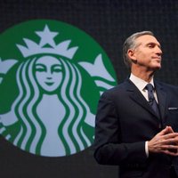 Vīrs, kurš izglāba 'Starbucks'– Šulcs atkāpjas no uzņēmuma vadītāja amata