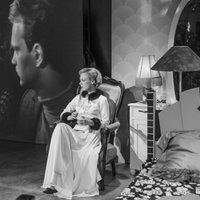 Ināra Slucka iestudējusi izrādi 'film noir' stilistikā