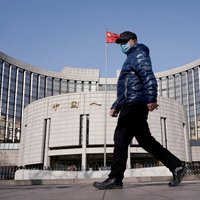 Ķīna pirmo reizi 20 mēnešos samazina procentu likmi