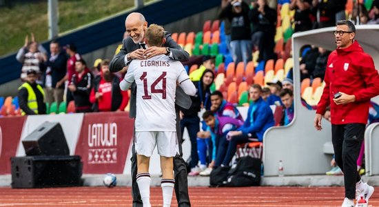 Latvijas futbola izlase izcīna pirmo uzvaru Nikolato vadībā