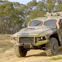 Video: Austrālija par miljardu iegādāsies 1100 'Hawkei' bruņumašīnas