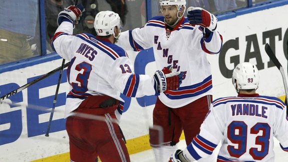 New York Rangers Rick Nash (61), Kevin Hayes (13), Keith Yandle (93)