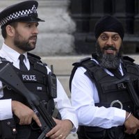 Kalē cīņai ar migrantu kontrabandistiem izvietos Lielbritānijas policistus