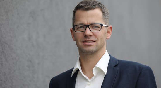 Imants Kelmers: Ar 'brīvprātīgi obligāto' vakcināciju privātajā sektorā tiek apdraudēta darbaspēka resursu pieejamība