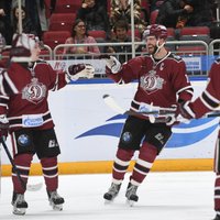 Rīgas 'Dinamo' pēcspēles metienos piekāpjas KHL čempioniem 'Ak Bars'