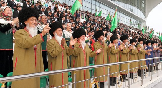 Turkmenistānas iedzīvotāju skaits desmit gadu laikā sarucis uz pusi