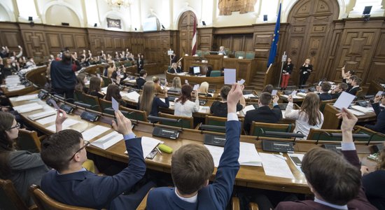 #Storygram jauno žurnālistu skola: Jaunieši politikā - neiespējamā misija vai sasniedzams rezultāts?