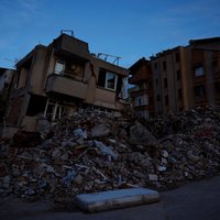 Turcijas zemestrīces radītos bojājumus izmeklē Lielbritānijas eksperti