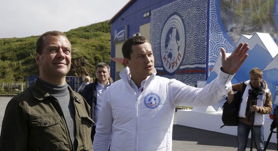 Медведев посетил Курилы и увеличил площадь шельфа РФ в Охотском море