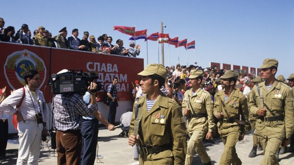 Soviet army returning from Afghanistan