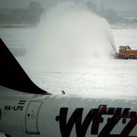 Снегопад парализовал аэропорты Москвы, ночью обещают ледяной дождь