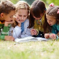 Bērnus un vecākus mudina iesaistīties 'Lasīšanas stafetē 2018'