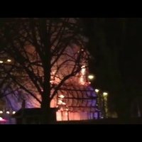 Video: Atkal sarkanās liesmās nosvilst zviedru Ziemassvētku āzis