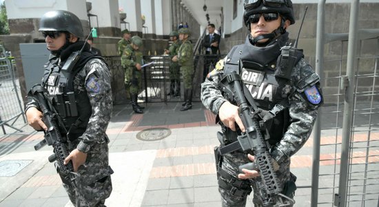 Эквадорская мафия подняла мятеж, президент заявил о "внутреннем вооруженном конфликте" в стране