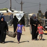 Irākas tuksnesī bada nāvē miruši 74 kara bēgļi