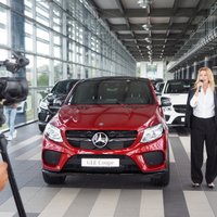 Foto: Rīgā prezentēts 'Mercedes-Benz GLE Coupe' modelis