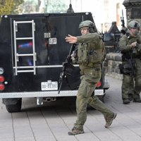 Uzbrukumā pie Kanādas parlamenta iet bojā karavīrs; policija nošauj šāvēju (plkst. 21:58)