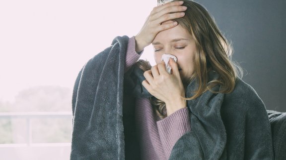 sieviete saaukstēšanās iesnas paaugstināta temperatūra veselība