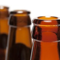В России запретят повторно разливать пиво в стеклянные бутылки