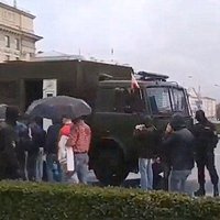 Video: Minskas centrā OMON aiztur tikai protestējošos vīriešus