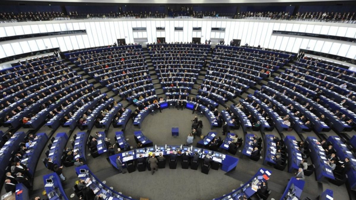 Европарламент запускает процедуру лишения статуса ультраправой фракции ...