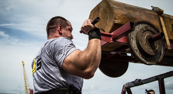 Foto: Latvijas spēkavīrs 2014 - ugālietis Oskars Martužans