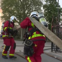 Ekskluzīvs video no ugunsdzēsēju skatupunkta: Kā glāba Parīzes Dievmātes katedrāli