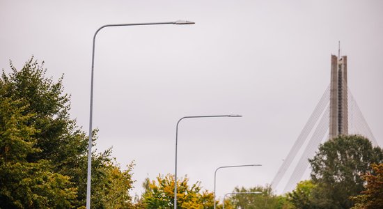 'Tet' Ķīpsalā ierīko viedo apgaismojumu, kas pielāgojas satiksmes plūsmai