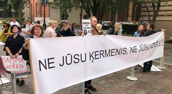 'Olšūnu karu' beigas: nedzemdējušas sievietes arī turpmāk varēs ziedot olšūnas