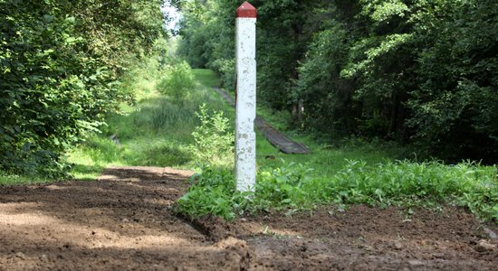 NVA jau organizējusi atkārtotu iepirkumu dzeloņstiepļu žoga iegādei robežas aizsardzībai