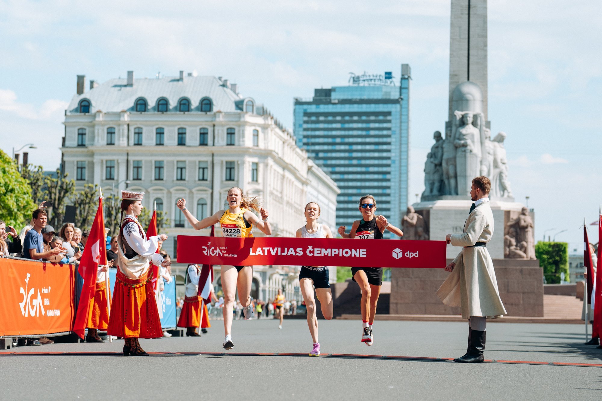 Foto: Rīgā labots Latvijas rekords jūdzes skrējienā