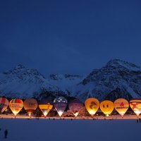 Dienas ceļojumu foto: Mirdzoši gaisa baloni Šveices Alpos