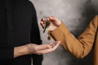 В Латвии планируют запретить гражданам России и Беларуси покупать недвижимость