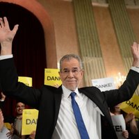 Austrijas prezidenta vēlēšanās uzvarējis 'zaļo' kandidāts Bellens