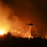 Kalifornijā savvaļas ugunsgrēks kļuvis par ceturto lielāko štata vēsturē