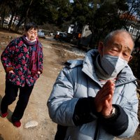 Ar koronavīrusu mirušo skaits sasniedz 170; vīrusu konstatē evakuētajiem japāņiem