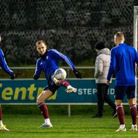 Foto: Latvijas futbola izlase Dublinā gatavojas spēlei pret īriem