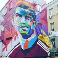 К приезду Роналду в Казани нарисовали трехэтажный портрет футболиста