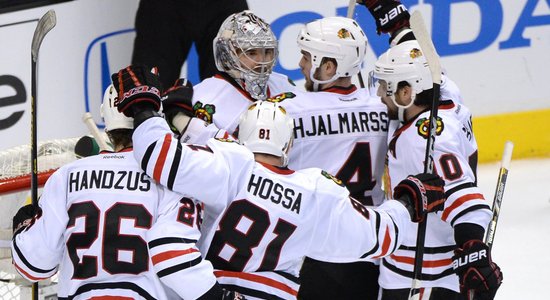 Mariana Hosas gūtie vārti pietuvina 'Blackhawks' Stenlija kausa finālam