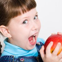 Polijā sākusies sociālā kampaņa 'Ēd ābolus par spīti Putinam'