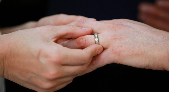Рижская дума просит отозваться все пары, празднующие в этом году "золотую свадьбу"