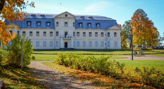 ФОТО: Живописный парк Краславского дворца, принадлежавшего графам Плятерам