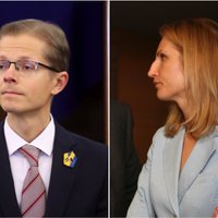 Saeimas deputātu krēslos sēdīsies Klotiņš un Stobova