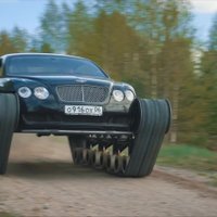 Video: Krievijā radīts 'Bentley' ar kāpurķēdēm
