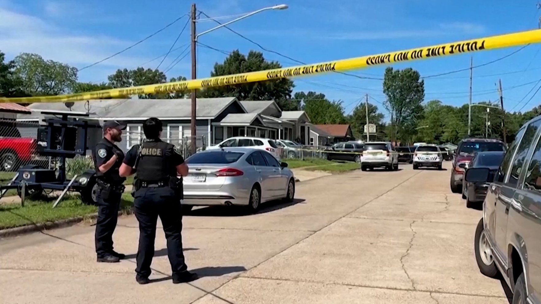 Vīrietis ASV ģimenes strīdā nošauj astoņus bērnus