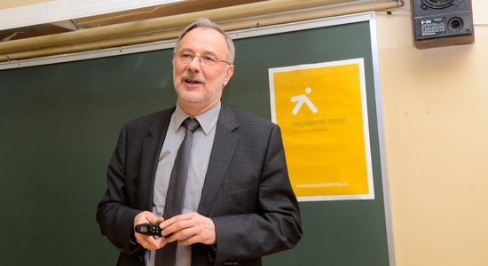Latvijas Universitātes rektors Mārcis Auziņš iedvesmo gan skolēnus, gan skolotājus
