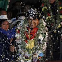 Parīze atvainojas Bolīvijai par prezidenta Moralesa lidmašīnas neielaišanu Francijas gaisa telpā
