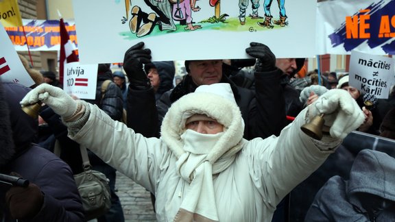 Protestē pret skolu pāreju uz mācībām latviešu valodā - 23