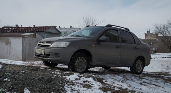 Krāsas deficīta dēļ 'AvtoVAZ' jaunos auto krāso tikai melnus